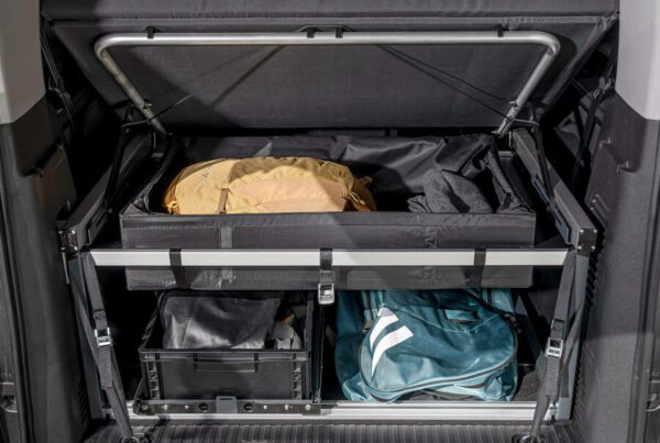 Große Kofferraum-Tasche vom FRED Schlafsystem mit viel Stauraum im Citroen Spacetourer